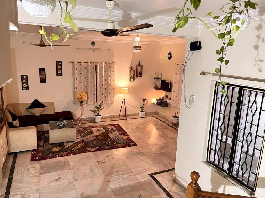 Gauranga Kutir-A Spiritual Villa Retreat บูบันเนสชวาร์ ภายนอก รูปภาพ