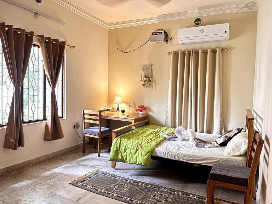 Gauranga Kutir-A Spiritual Villa Retreat บูบันเนสชวาร์ ภายนอก รูปภาพ
