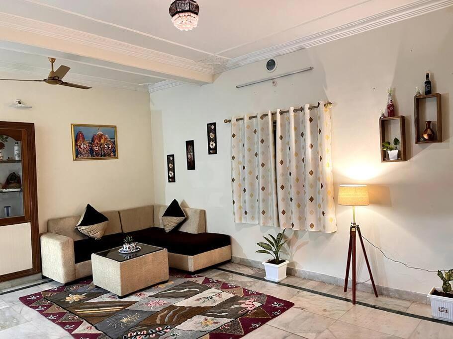 Gauranga Kutir-A Spiritual Villa Retreat บูบันเนสชวาร์ ภายนอก รูปภาพ