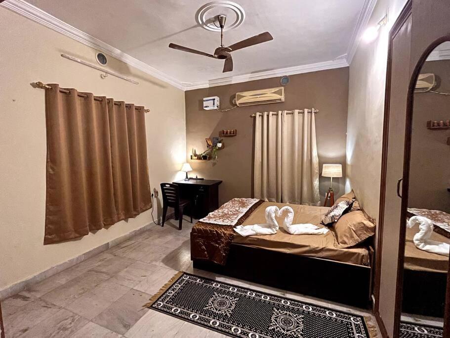 Gauranga Kutir-A Spiritual Villa Retreat บูบันเนสชวาร์ ภายนอก รูปภาพ