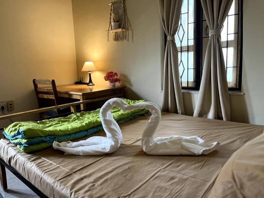 Gauranga Kutir-A Spiritual Villa Retreat บูบันเนสชวาร์ ภายนอก รูปภาพ