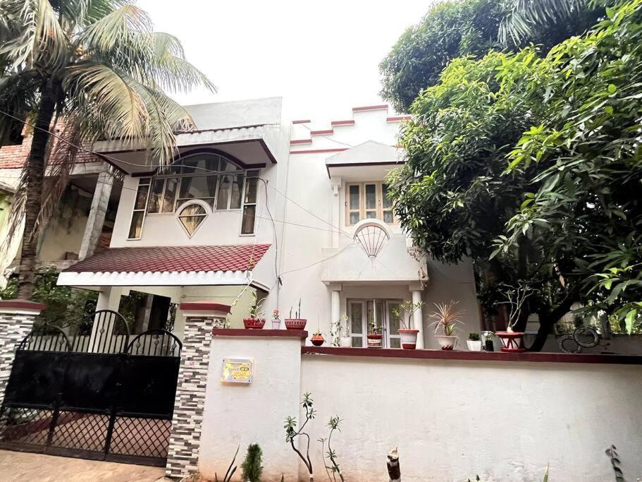 Gauranga Kutir-A Spiritual Villa Retreat บูบันเนสชวาร์ ภายนอก รูปภาพ
