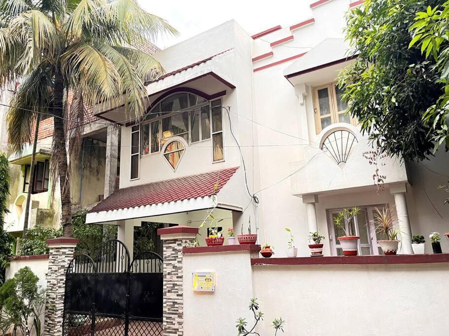Gauranga Kutir-A Spiritual Villa Retreat บูบันเนสชวาร์ ภายนอก รูปภาพ